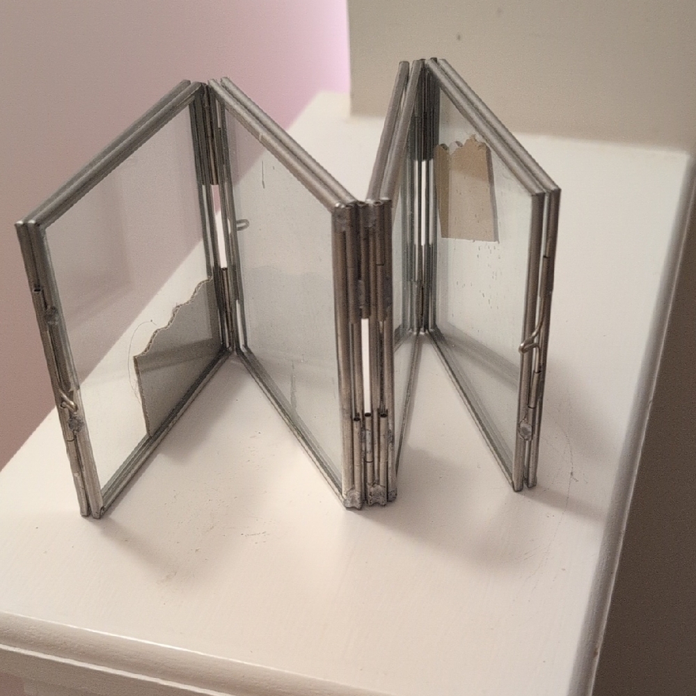 Bundle this tem For Better Discount.  Chic Silver Accordion Photo Frame